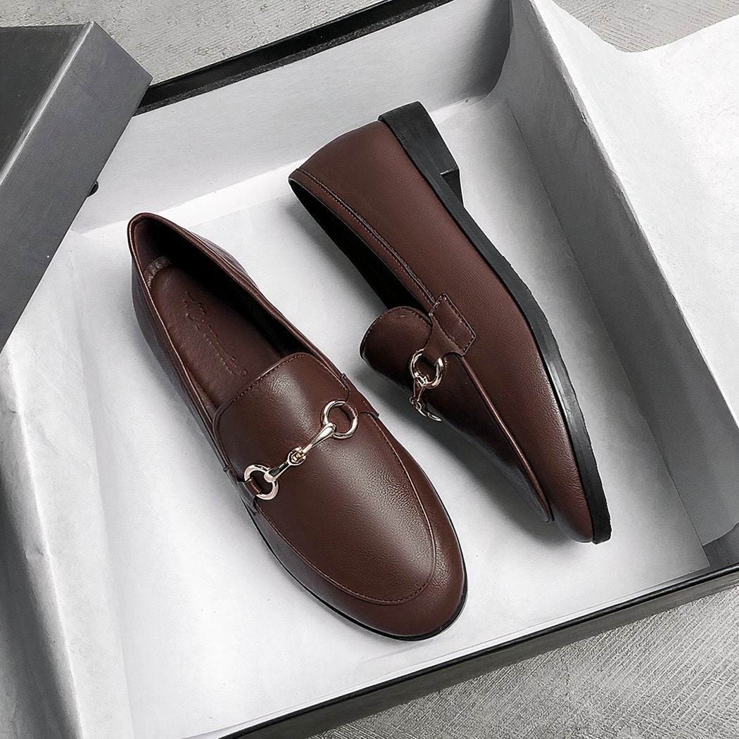 Women's loafers in imitation leather with gold details