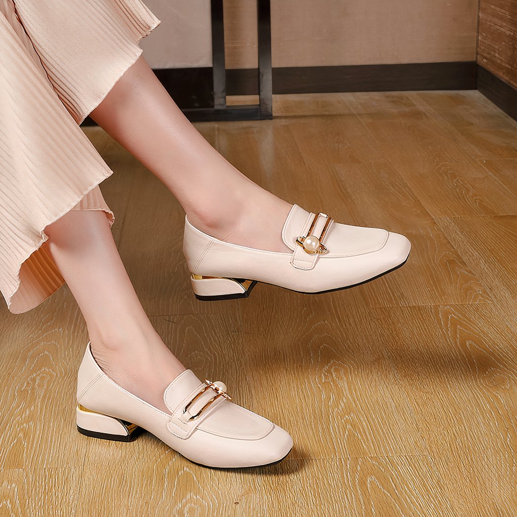 Women's loafers in synthetic leather with thick, square heels