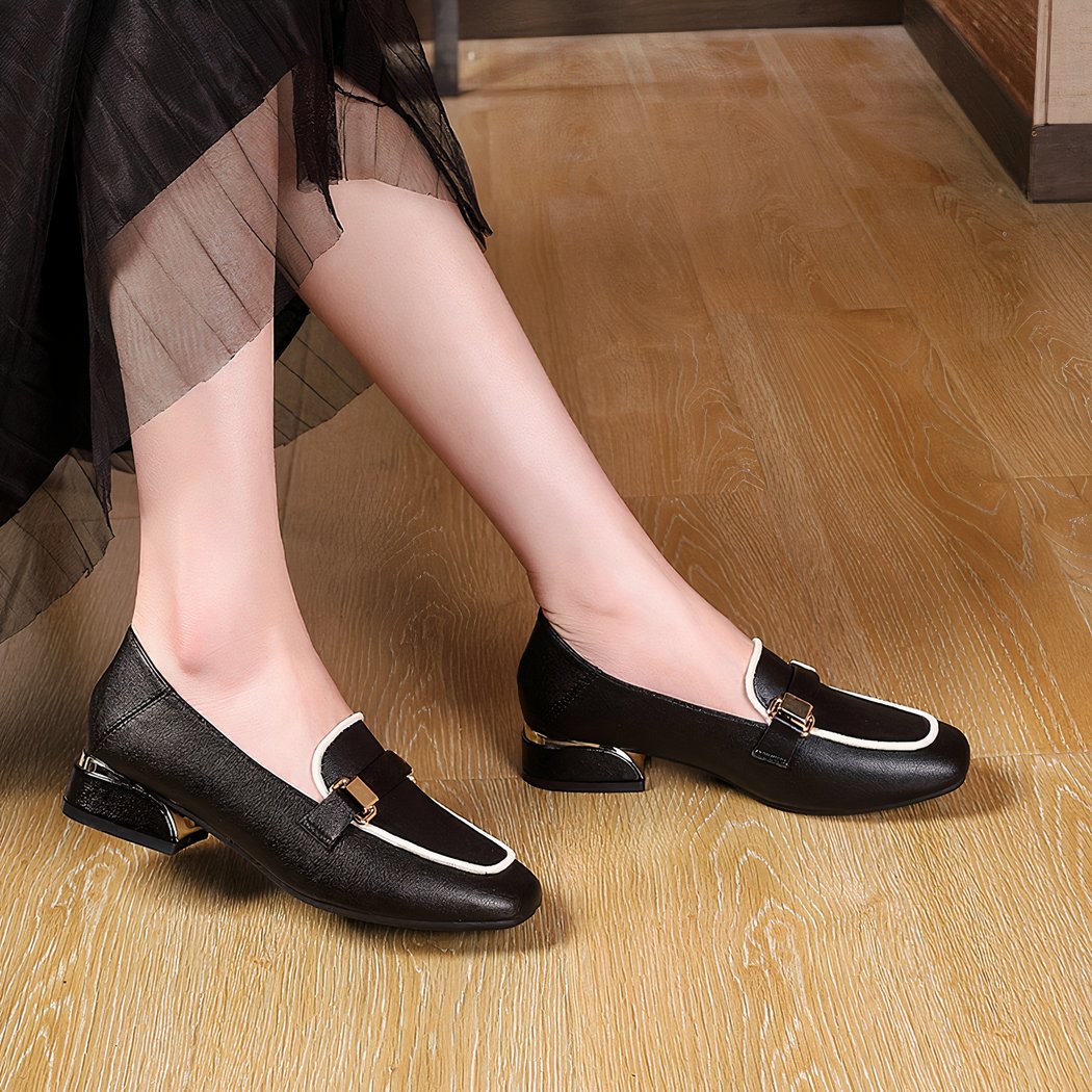Women's loafers in synthetic leather with thick, square heels