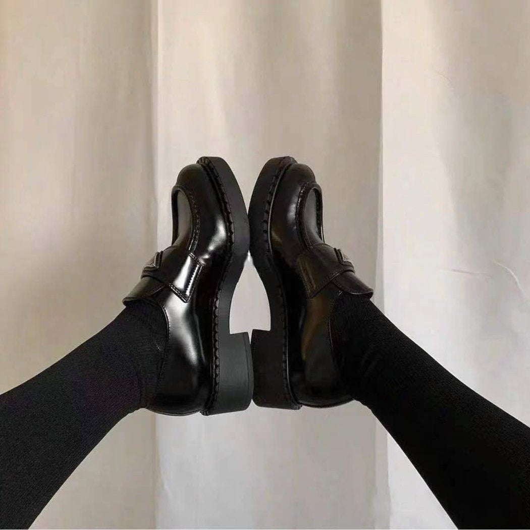 Women's leather loafers with small thick heel