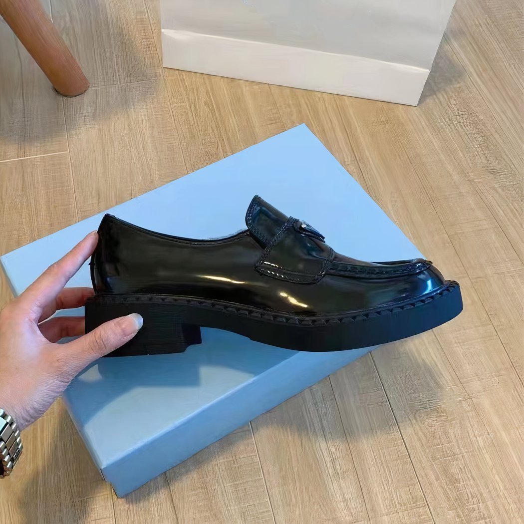 Women's leather loafers with small thick heel