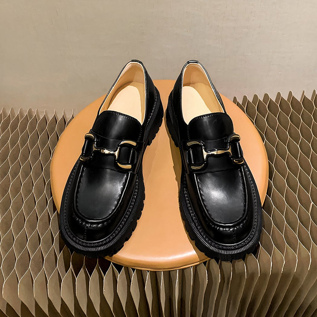 Women's loafers with thick heels in neutral colors