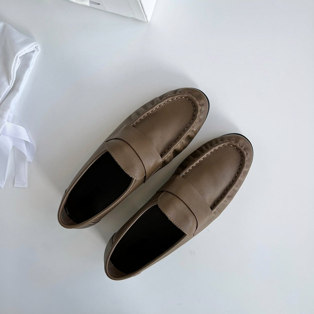 Women's retro loafers in soft leather with square heels