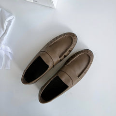 Women's retro loafers in soft leather with square heels, Brown