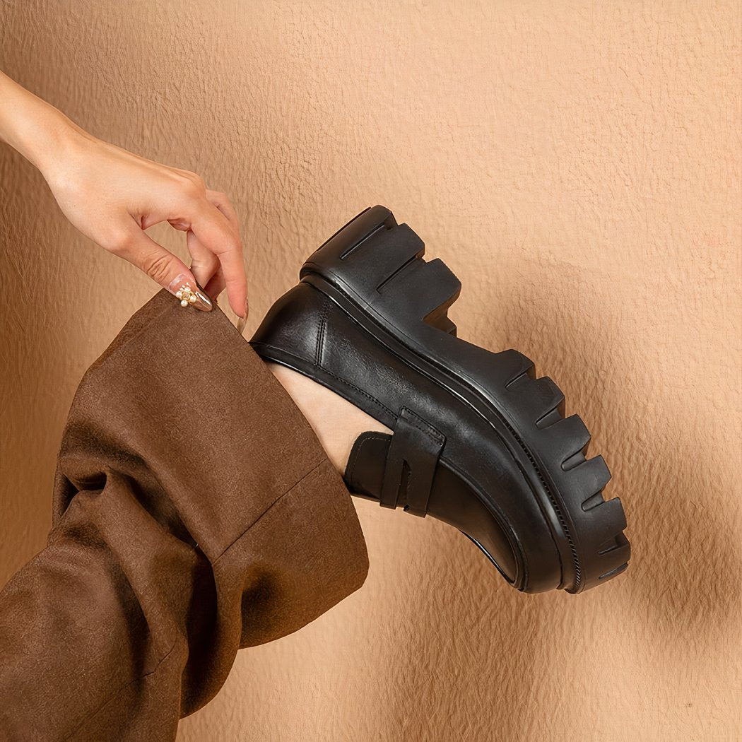Women's round-toe leather loafers