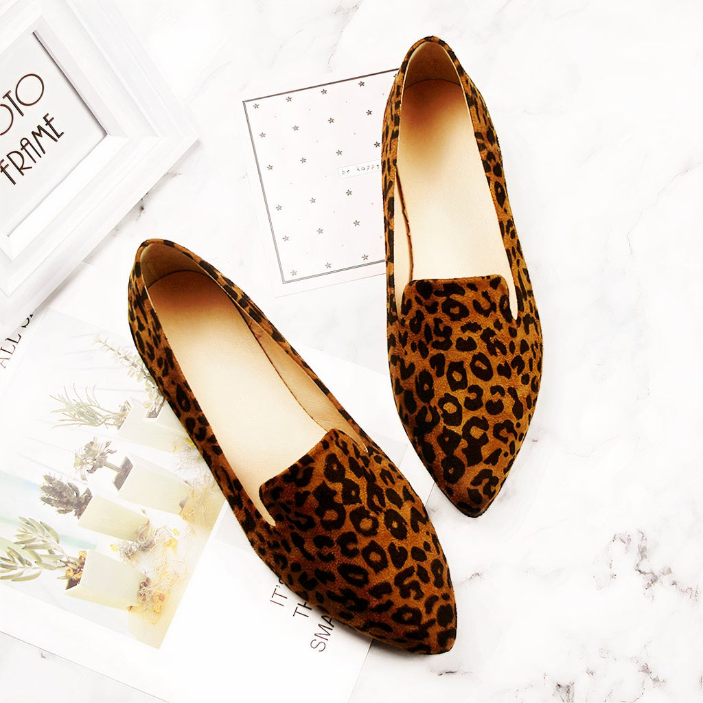 Women's pointed-toe leopard print loafers