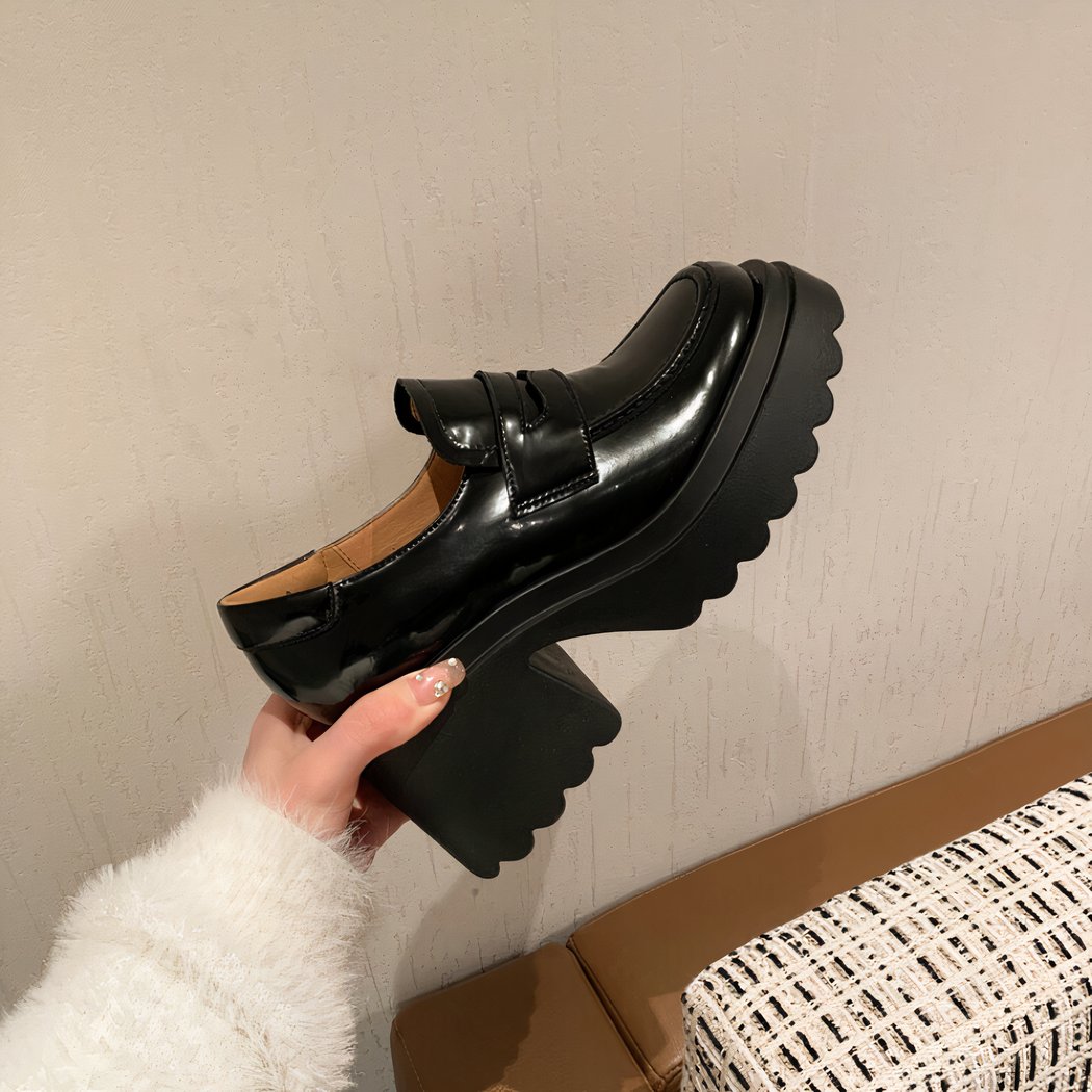 Women's synthetic leather heeled loafers