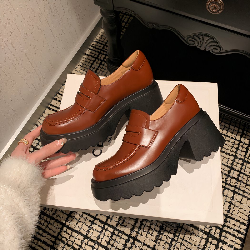 Women's synthetic leather heeled loafers