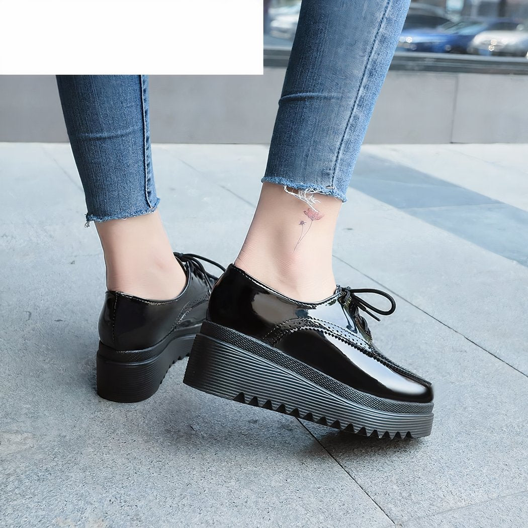 Women's thick-soled lace-up loafer