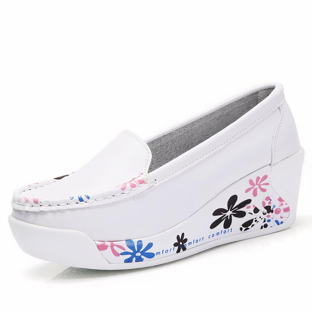 Women's wedge loafers with floral motifs