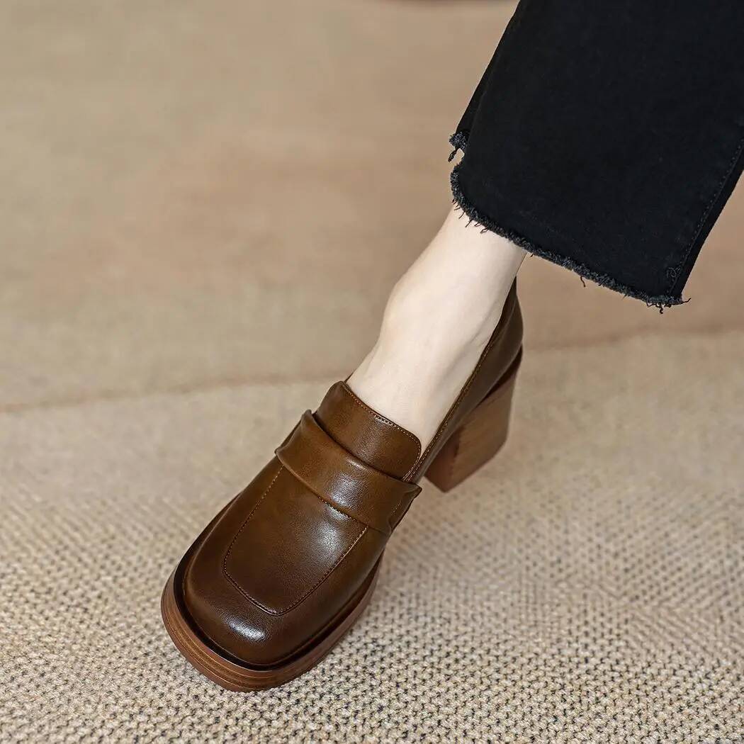 Women's block heel loafers with thick sole in Black, close-up