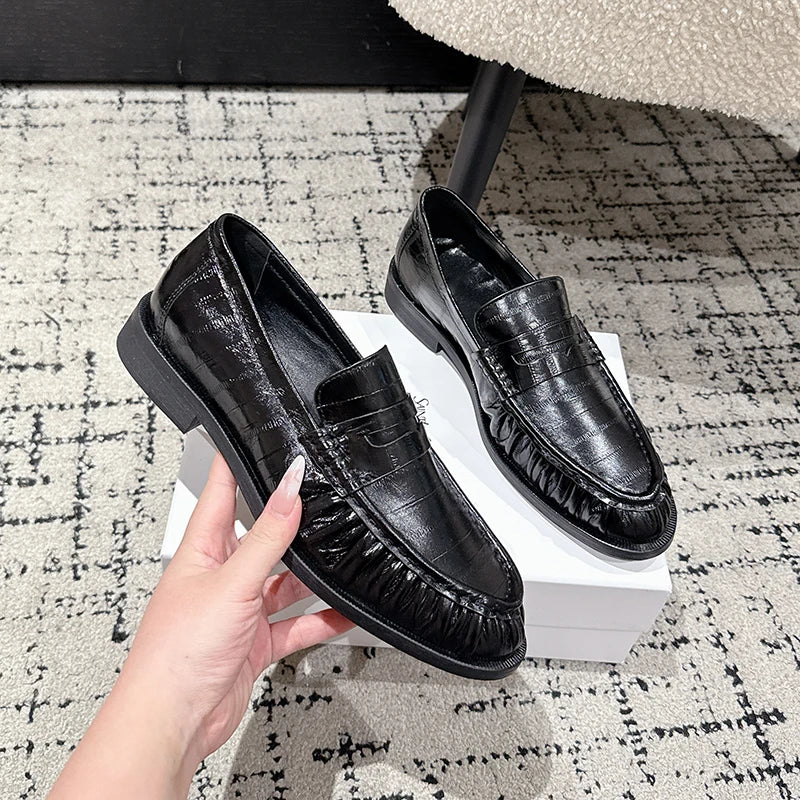 Women's croc-effect penny loafer in Dark burgundy