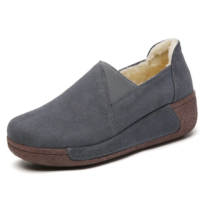 Suede loafer with platform sole and fleece lining