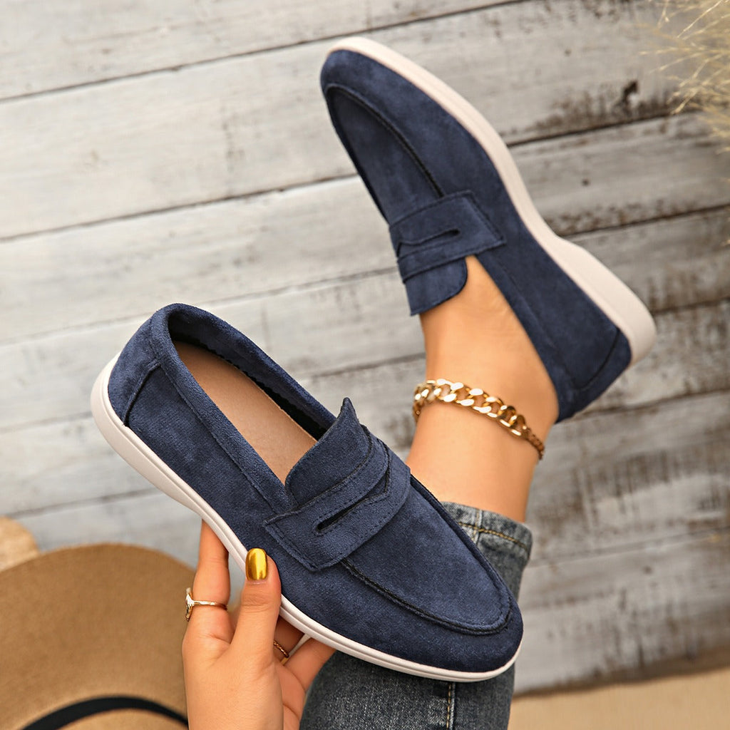 Women's strap loafer with white sole, beige heel detail