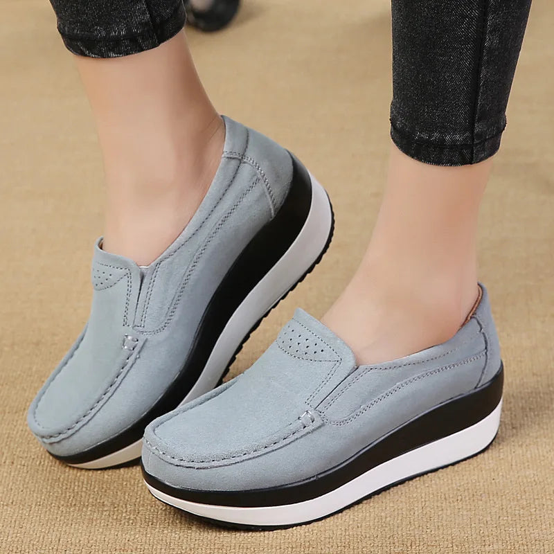 Women's two-tone platform loafers with thick sole in Gray, detail view