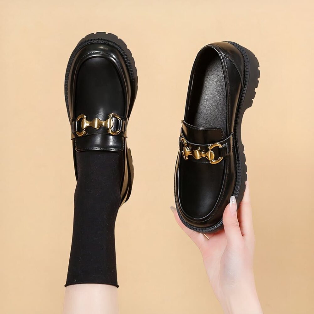 Black loafers with thick sole and gold chain for women - Image 3