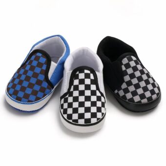 On a white background, 3 models of baby moccasins in black and blue checkerboard canvas, black and white and grey and black