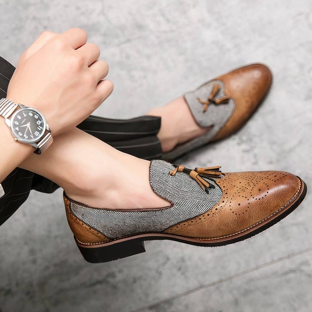 Elegant two-material loafers with tassels - Image 9