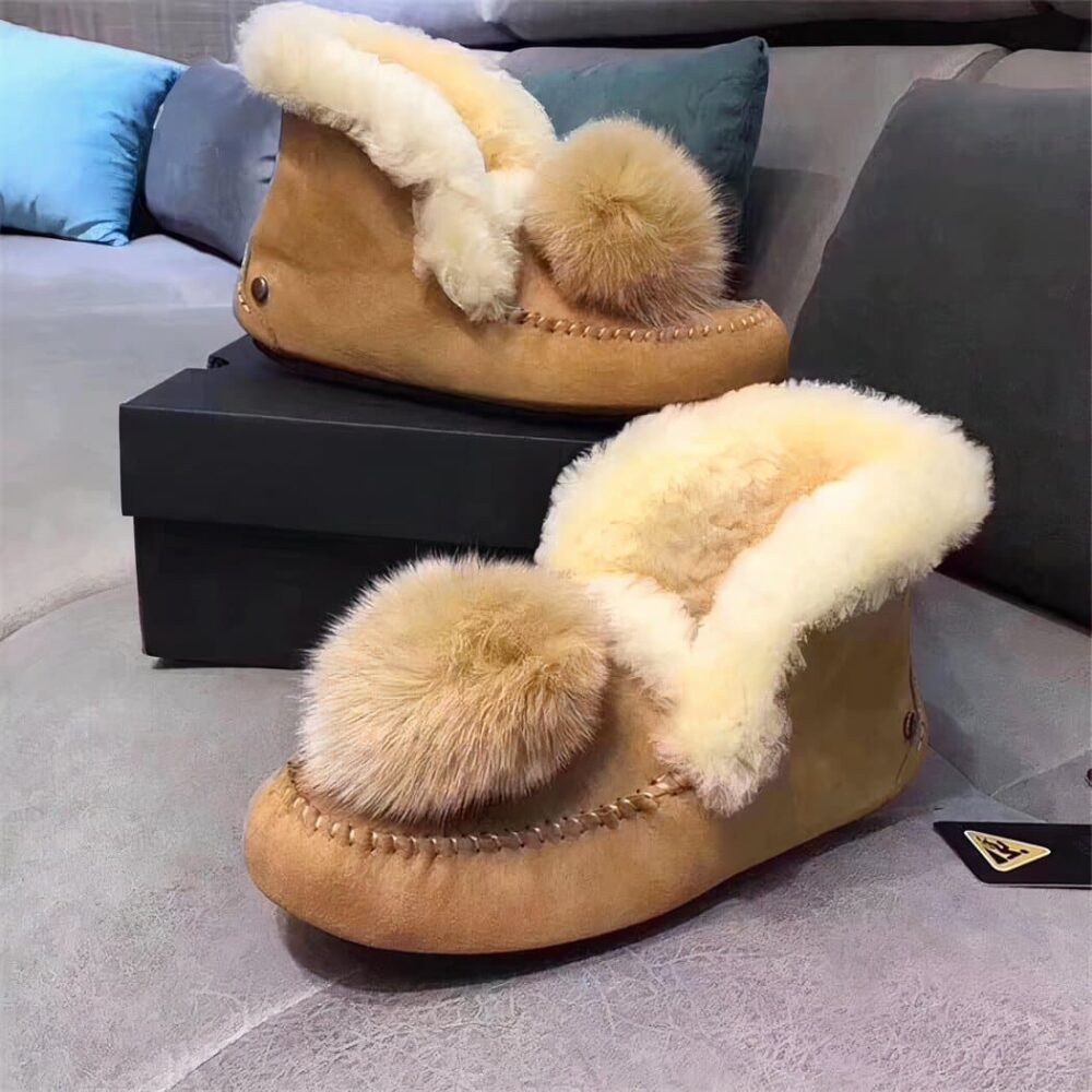 Indian moccasin in suede with pompom lining - Image 3