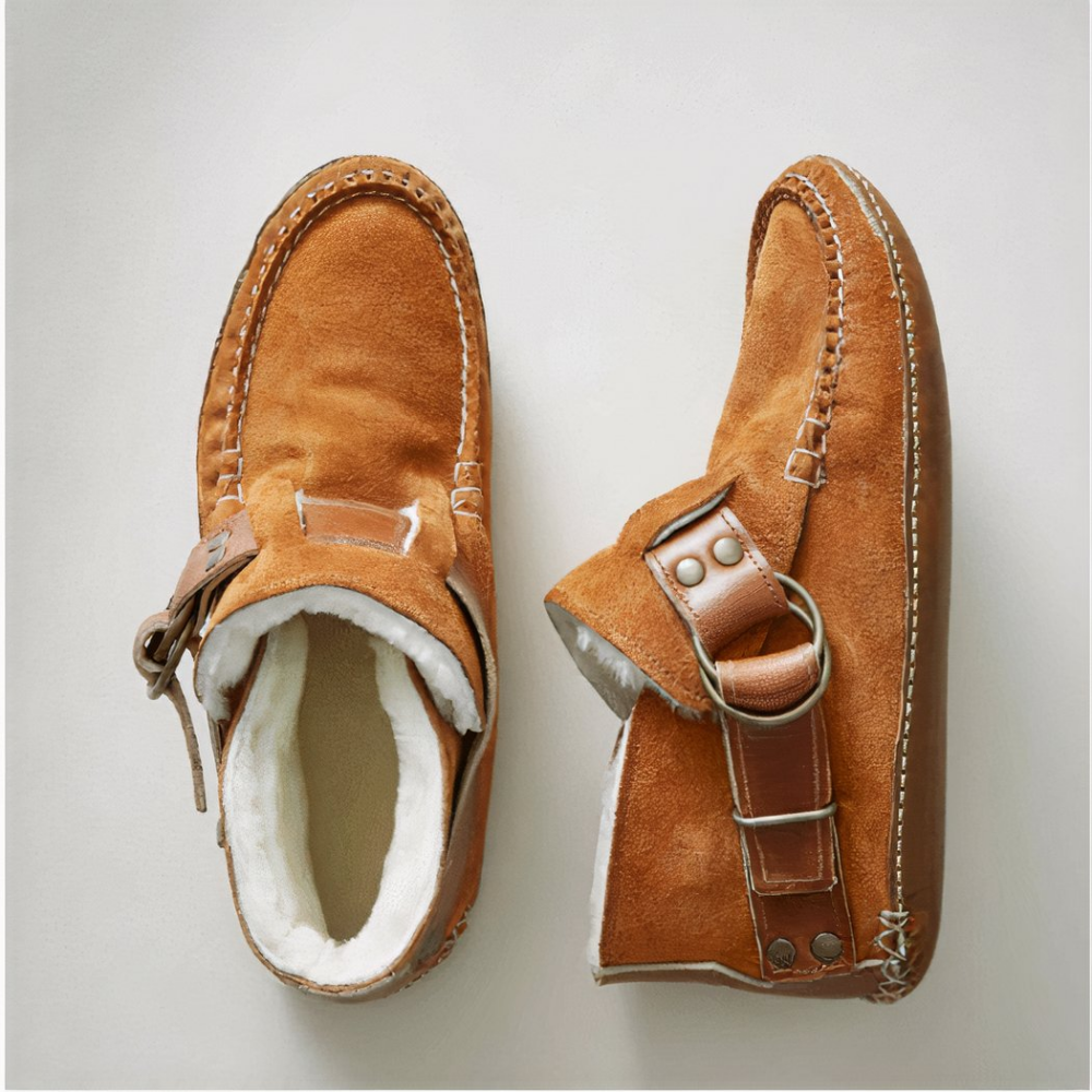 Brown Indian moccasins in PU suede, lined with a buckle around the ankle