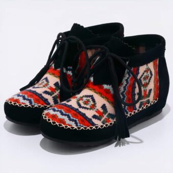 Indian moccasins in black suede and canvas with ethnic motifs