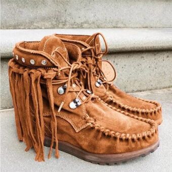 Indian moccasin with laces and bangs, brown suede high-top sneakers