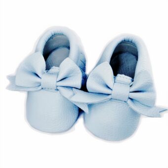 pretty little baby blue moccasin in faux leather with a little bow on top