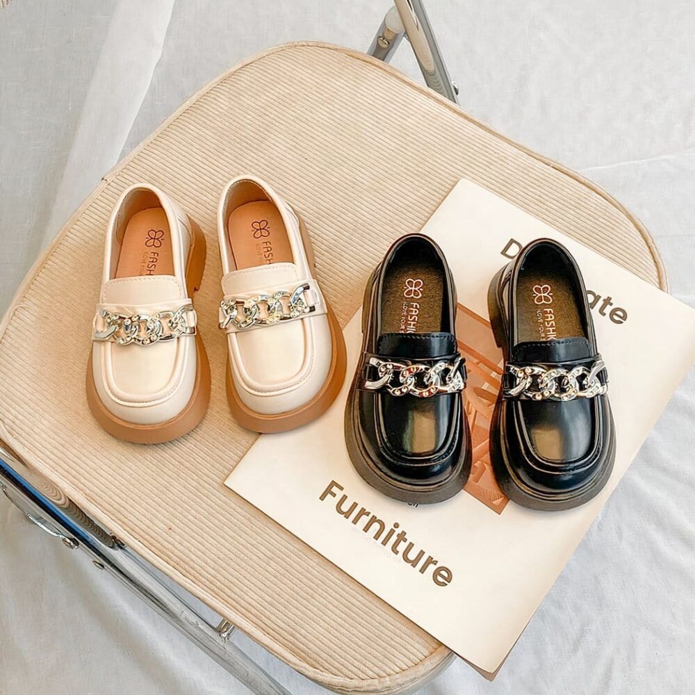 girl's black and white moccasin