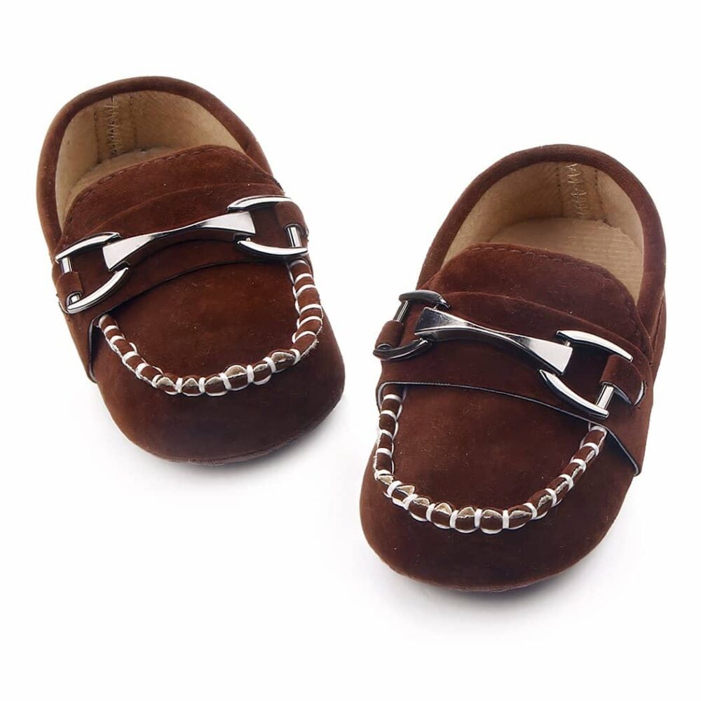 Soft suede baby boy moccasins with silver studs - Image 9