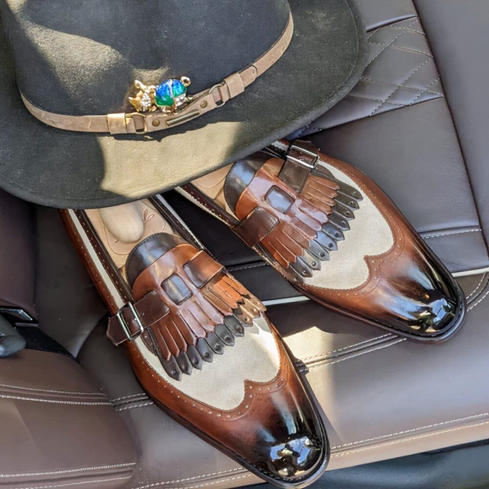 Two-tone fringed loafers with buckle - Image 3