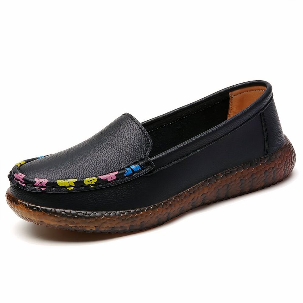 Women's moccasins with discreet floral motifs - Image 2
