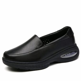 Photo of a black orthopedic moccasin, in leather, with a rubber shock absorber inside the heel.