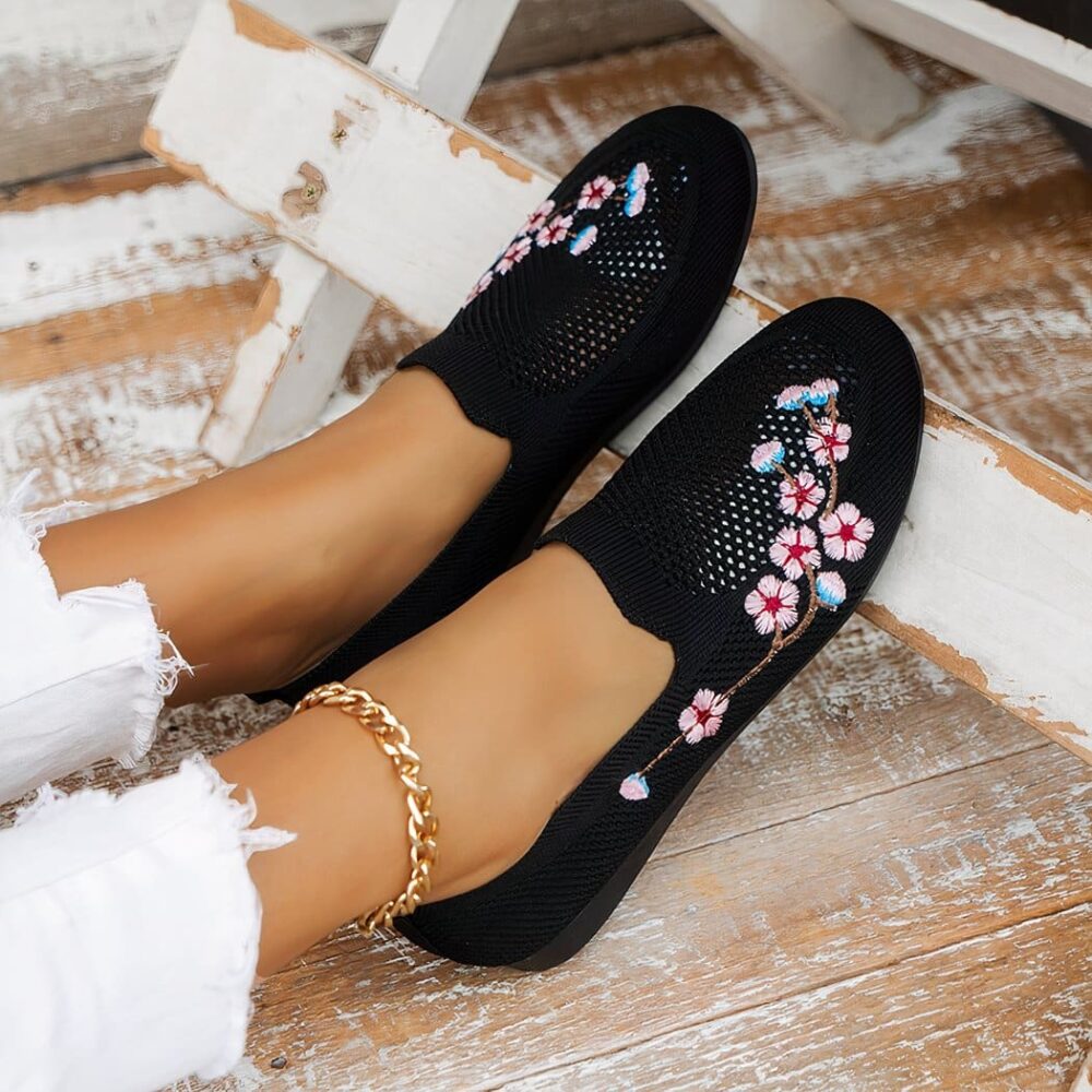 Moccasins in breathable knitted fabric with floral embroidery - Image 4