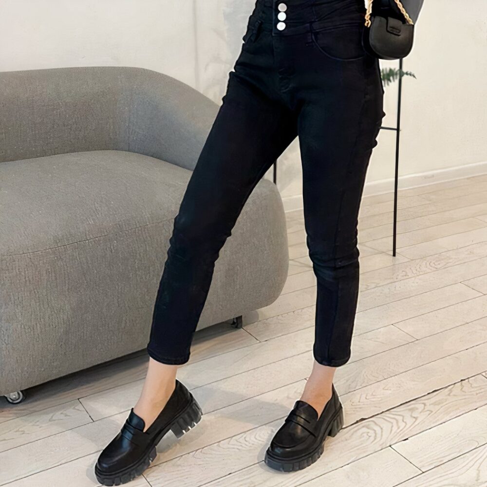 Simple loafers with heels and thick soles - Image 14