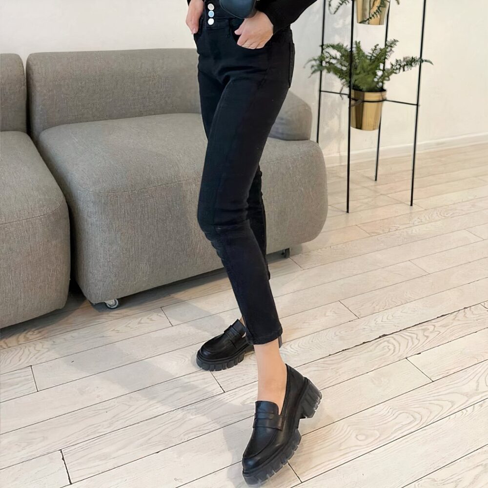Simple loafers with heels and thick soles - Image 13