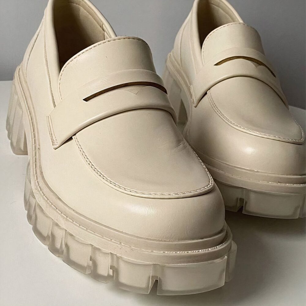 Simple loafers with heels and thick soles - Image 8