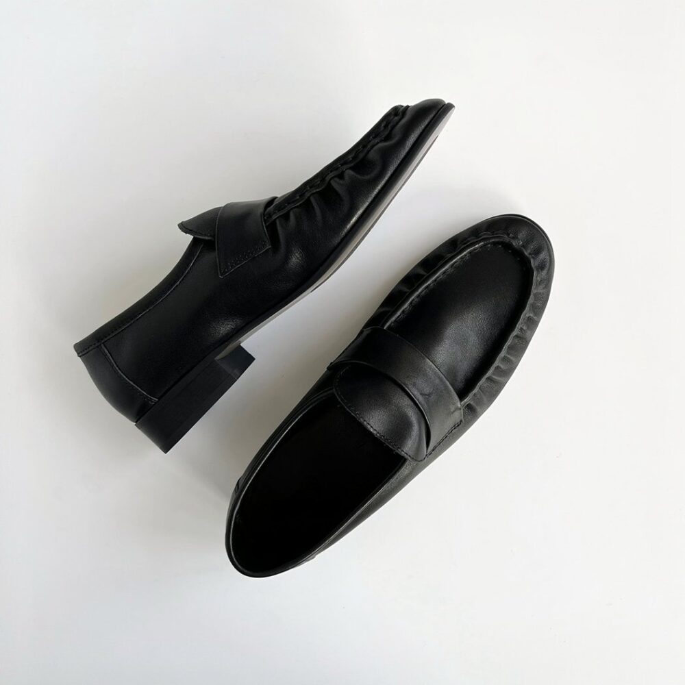 Women's retro moccasins in soft leather with square heels - Image 2
