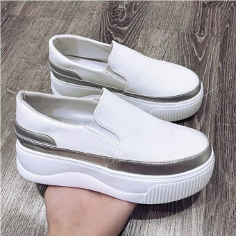 white PU moccasin to be worn in a woman's hand