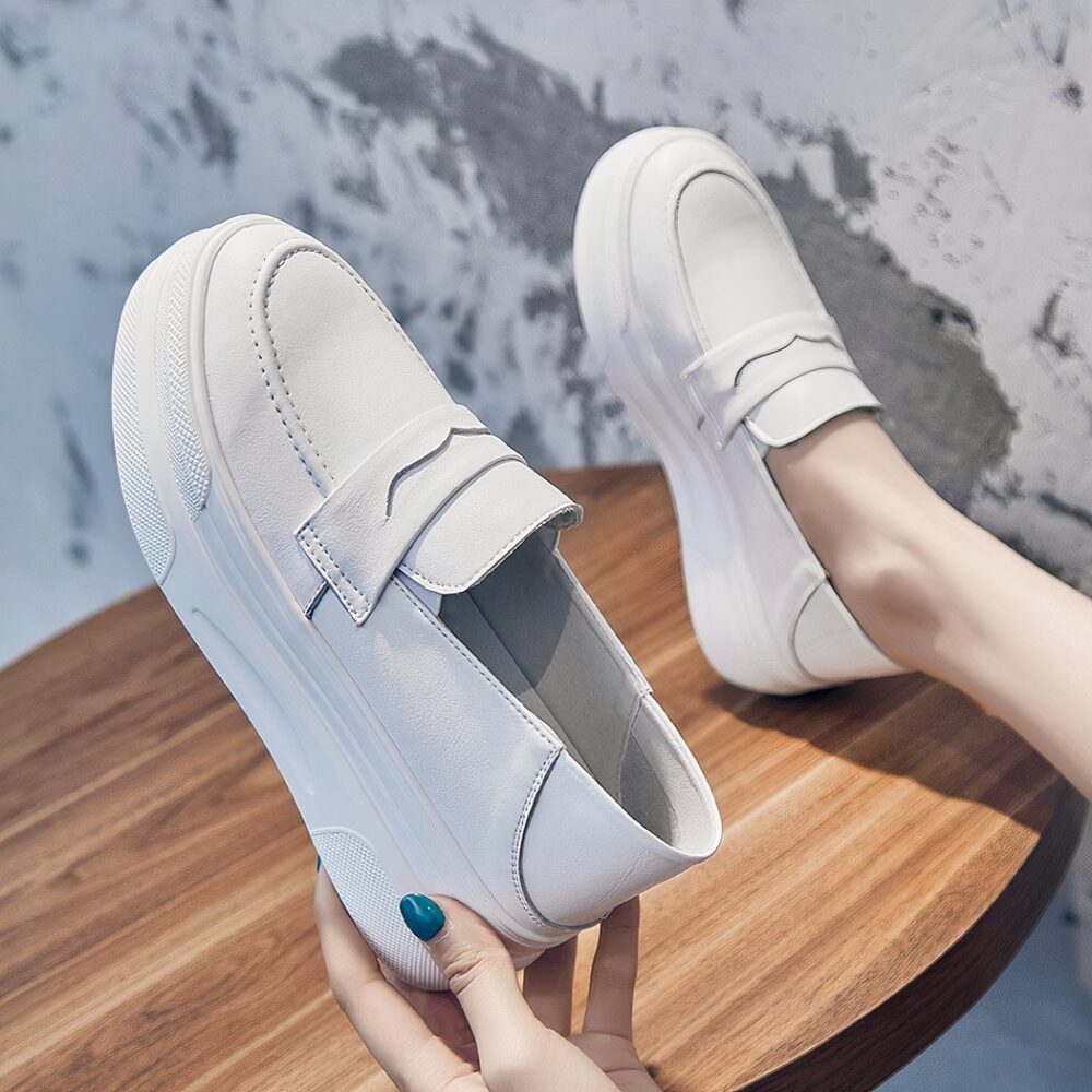 Women's white orthopedic moccasins - Image 4