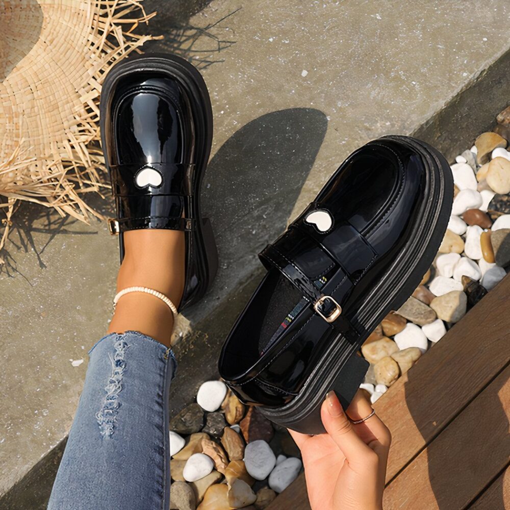 Women's faux patent leather moccasins with heart design - Image 7