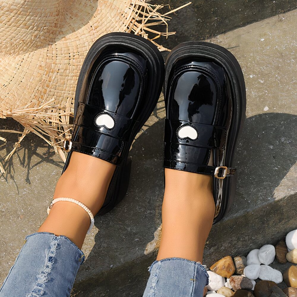 Women's faux patent leather moccasins with heart design - Image 5