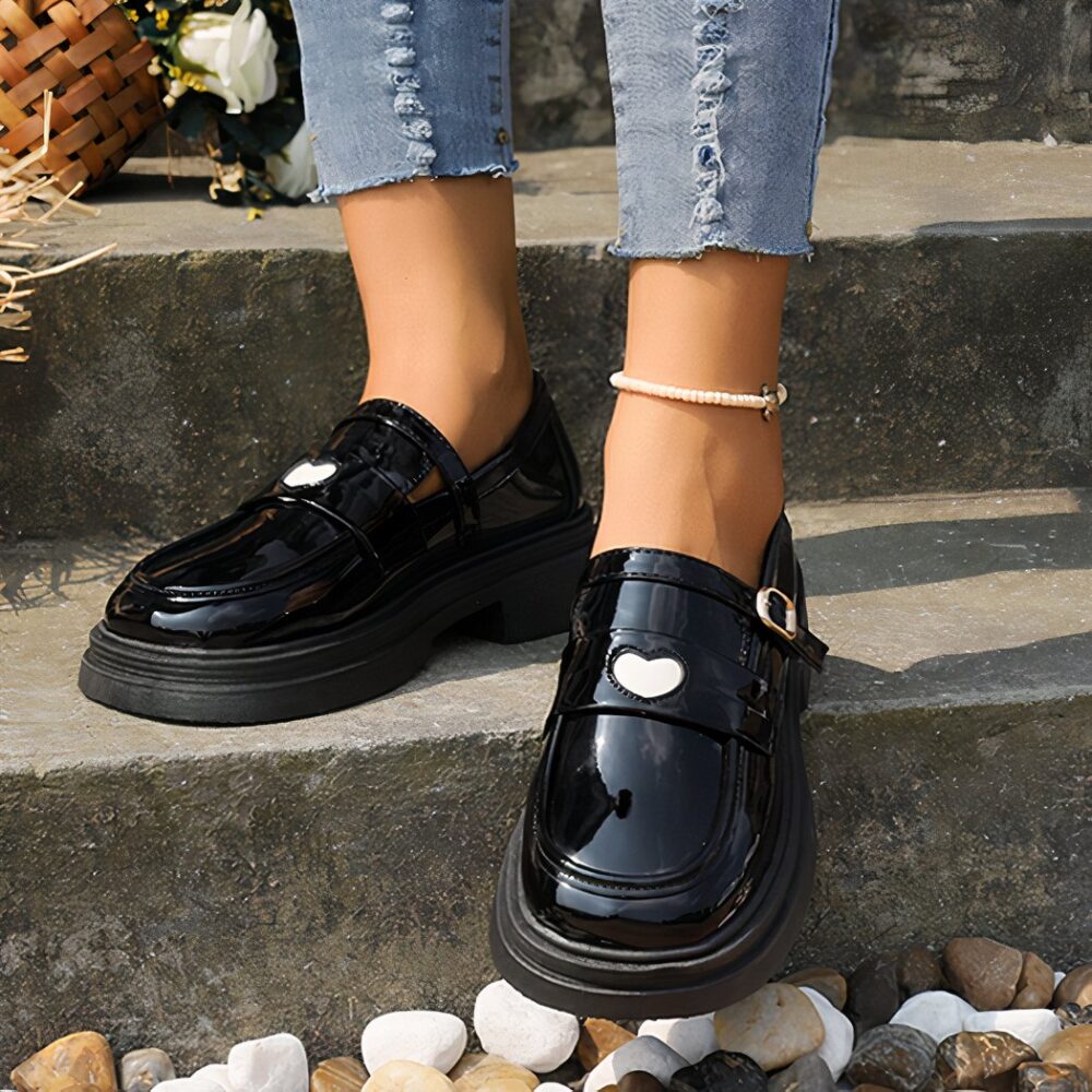 Women's faux patent leather moccasins with heart design - Image 4