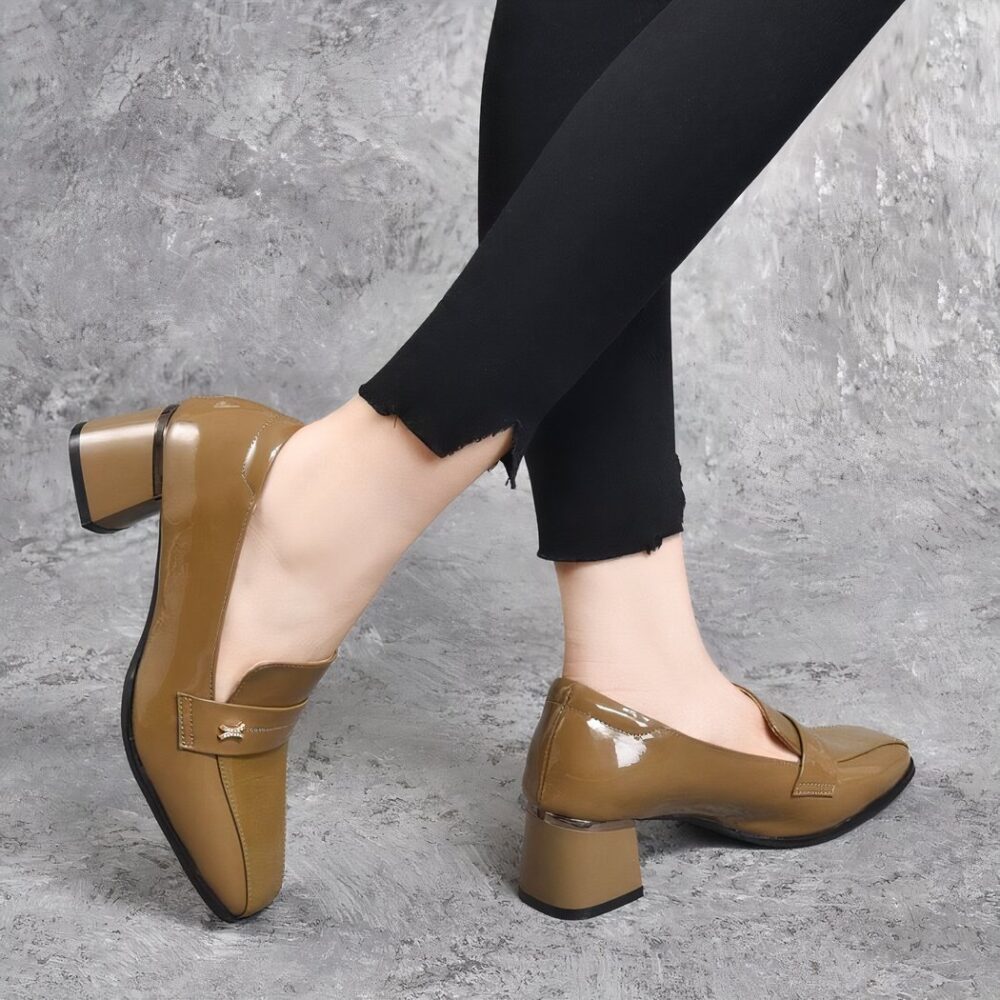 Women's patent leather moccasins with heels - Image 3
