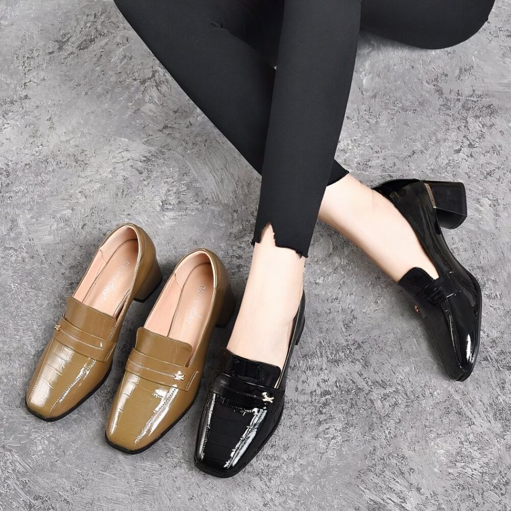 Women's patent leather moccasins with heels - Image 5