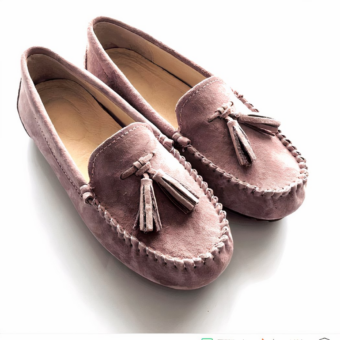 tassel moccasin in pink leather on a white background