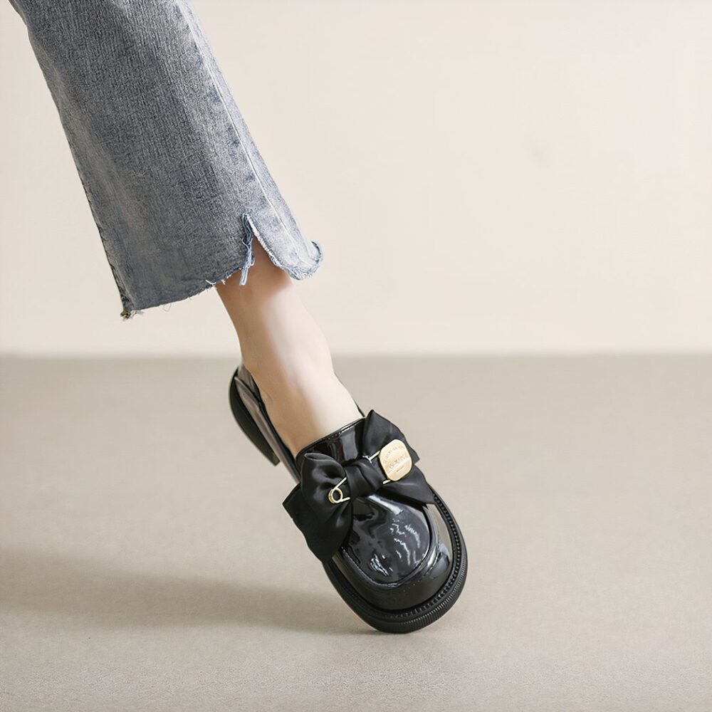 British-style black loafers with bow tie for women - Image 4