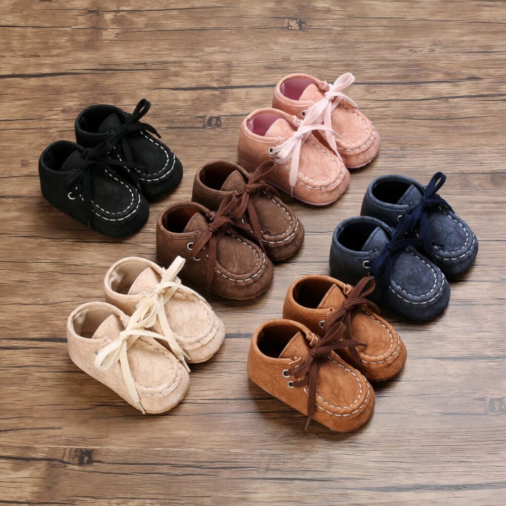 Crackle-effect lace-up moccasins for baby boys - Image 9