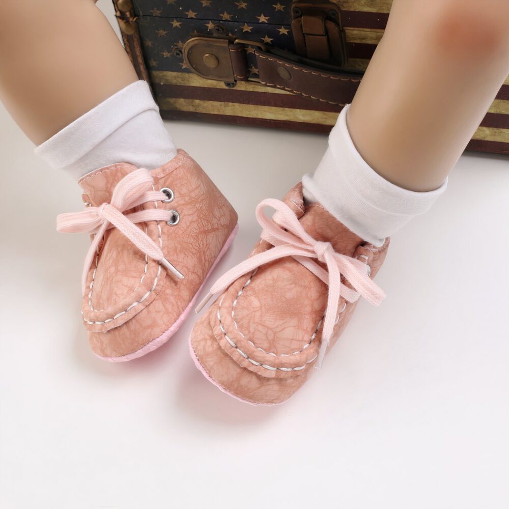 Crackle-effect lace-up moccasins for baby boys - Image 2