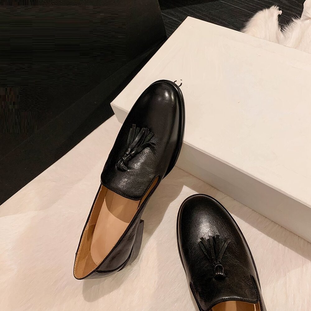 Genuine leather tassel loafers with round toe for women - Image 2