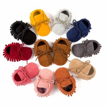 10 moccasins in different colors arranged in a circle with a brown pair in the center